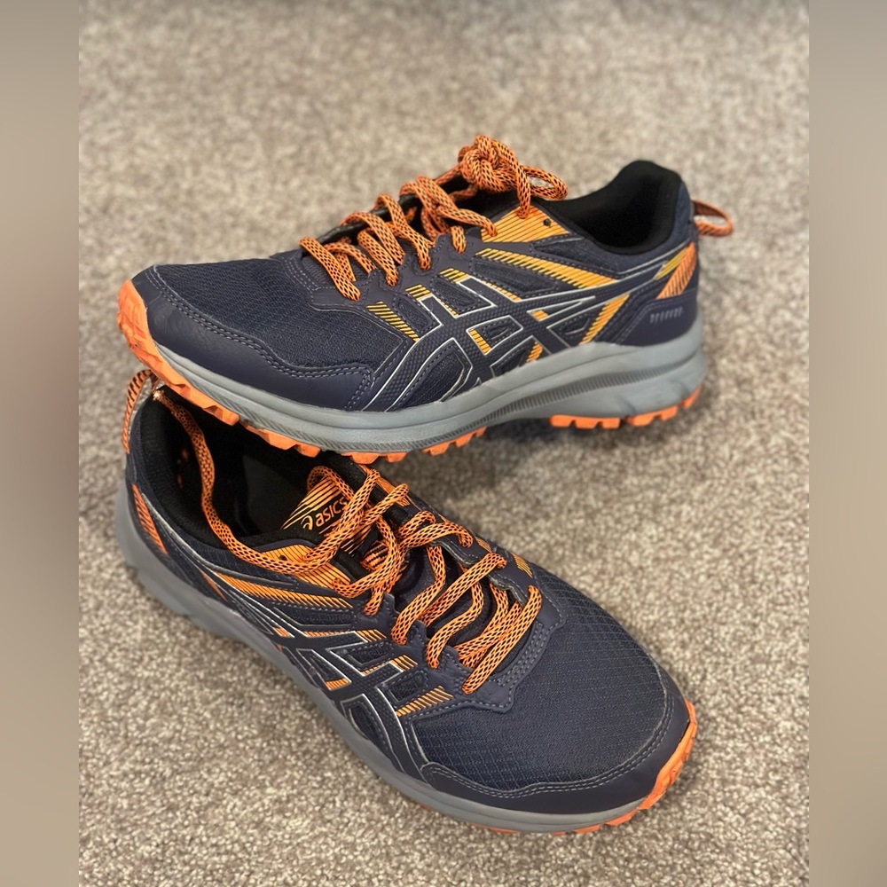 ASICS Men’s 7.5 sneakers